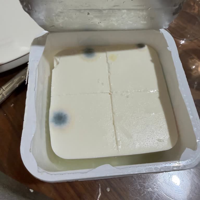 Sütaş Süzme Form 500 Gr Peynirinde Son Kullanma Tarihi Yakın Olmasına Rağmen Küf Sorunu
