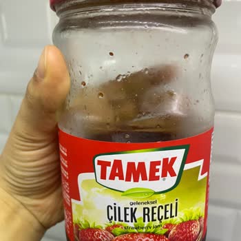 Tamek Çilek Reçelinde Büyük Plastik Parça Çocuk Güvenliğini Tehlikeye Atıyor