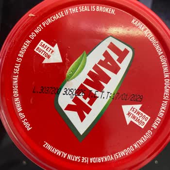 Tamek Çilek Reçelinde Büyük Plastik Parça Çocuk Güvenliğini Tehlikeye Atıyor