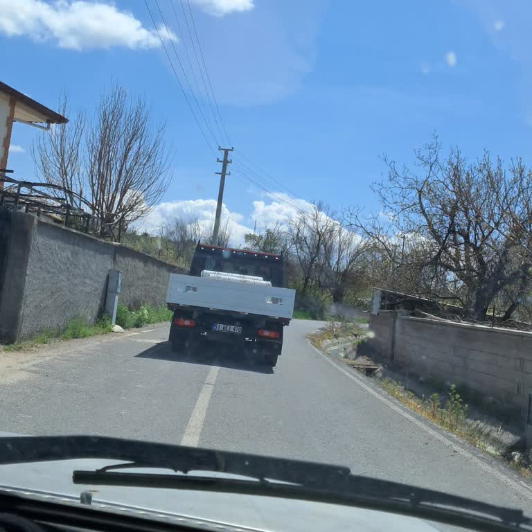 Ford Transit'in Tehlikeli Sürüşü Ve Cam Şişe Atma Olayı