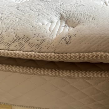 Ortopedik Yatak Sert, Baza Renk Uyumsuzluğu Ve Mia Mağazası Çözüm Sunmuyor