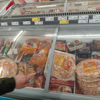 Buzluk Bölümünde Sürekli Dağınıklık Ve Etiketsizlik