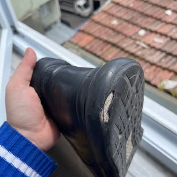 Greyder Spor Ayakkabısında Yırtılma Ve İade Reddi