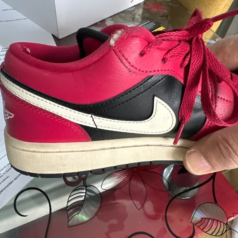 Ayakkabının Derisi Deforme Oldu, Mağaza Değişim İsteğine Olumsuz Yanıt