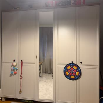 Kelebek Mobilya'dan Garanti Süresi İçinde Çöken Dolap Rafları İçin Ücretsiz Parça Talebi