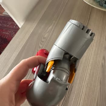 Dyson V12 Koltuk Altı Aparatının Kırılması Ve Garanti Reddi