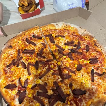 Ekstra Malzeme Azlığı Ve Yanmış Pizza Şikayeti