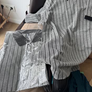 Sipariş Edilen Tek Renk Polo Tişörtler Yanlış Renk Ve Desenle Gönderildi