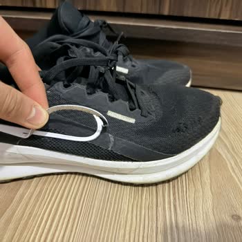 Nike Ayakkabısındaki Yırtılma Kullanıcı Hatası Olarak Değerlendirildi