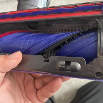 Dyson V8 Süpürge Garanti Kapsamı Dışında Tekerlek Kırılması Ve Cam Çatlakları