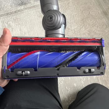 Dyson V8 Süpürge Garanti Kapsamı Dışında Tekerlek Kırılması Ve Cam Çatlakları
