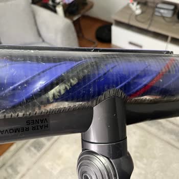 Dyson V8 Süpürge Garanti Kapsamı Dışında Tekerlek Kırılması Ve Cam Çatlakları