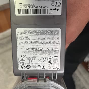 Dyson V8 Süpürge Garanti Kapsamı Dışında Tekerlek Kırılması Ve Cam Çatlakları