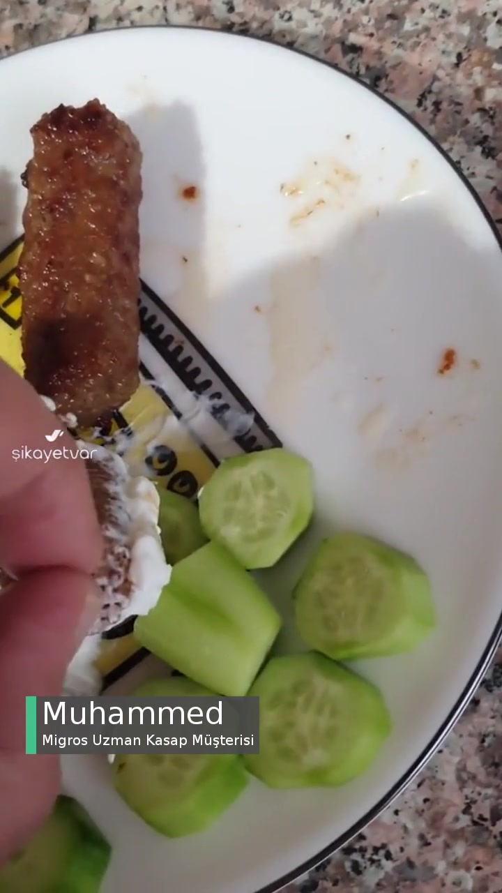 Migros Uzman Kasap Köfte İçinden Plastik Çıktı videonun kapak resmi