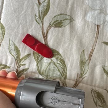 Dyson V10 Boru Bağlantısı Kilitlendi, Küçük Parça İçin Ayrı Çözüm Talebi