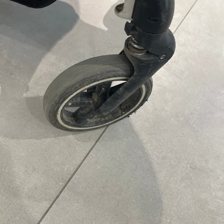 Cybex Mios Çocuk Arabasının Tekerlekleri Sürekli Takılıyor