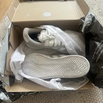 Kırık Kutu, Kirli Ve Defolu Ayakkabı: İade Sürecinde Uzun Bekleyiş