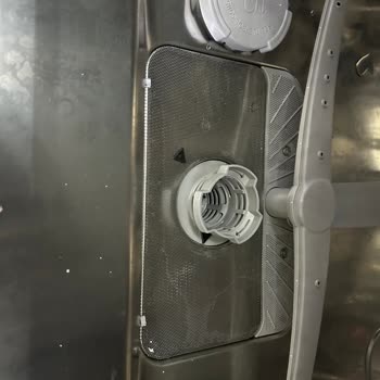 Yeni Alınan Bosch Bulaşık Makinesinde Kırık Deterjan Tutucu