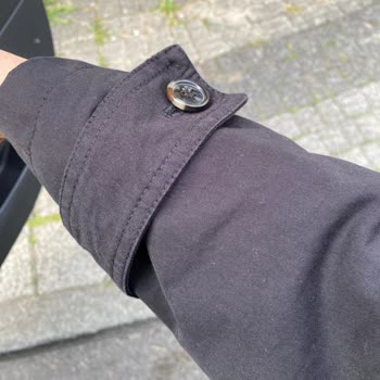 İlk Yıkamada Solan Siyah Trençkot İçin İade Talebi