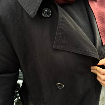 İlk Yıkamada Solan Siyah Trençkot İçin İade Talebi