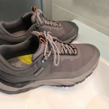 Su Geçirmez Skechers Ayakkabısı 15 Gün İçinde Yırtıldı, Müşteri Hizmetleri Çözüm Sunmuyor