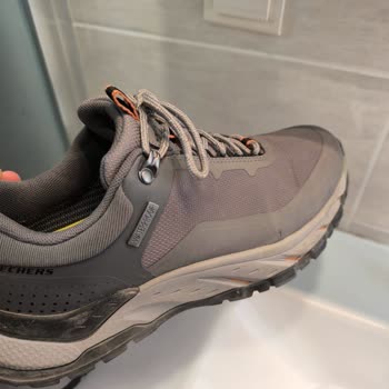 Su Geçirmez Skechers Ayakkabısı 15 Gün İçinde Yırtıldı, Müşteri Hizmetleri Çözüm Sunmuyor