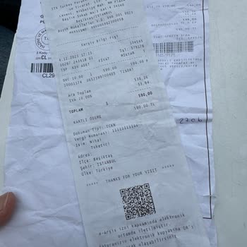 Stradivarius T-Shirtte Üretim Hatası Ve Kaba Mağaza Tutumu