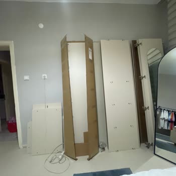 45 Gün Boyunca Çözülmemiş Eksik Parçalar Ve Kırık Komodin