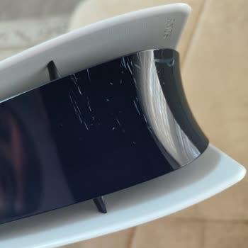 Garanti Kapsamındaki DualSense Kontrol Çiziklerle Geri Döndü Ve Sorumluluk Reddi