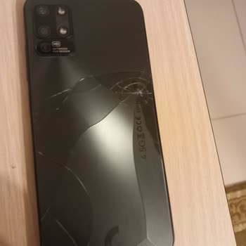 Batarya Şişmesi Ve Garanti Reddi Nedeniyle Telefon Kullanılamaz