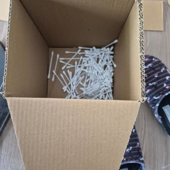 Açık Kapağındaki Hijyenik Olmayan Kulak Temizleme Çubuğu Ve İade Şikayeti