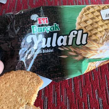 Eti Yulaflı Bisküvi İçinde Naylon Parçası Sağlık Ve Hijyen Endişesi