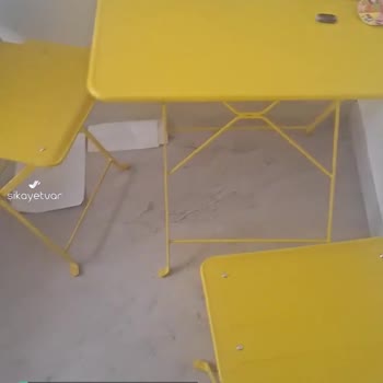 IKEA Masasında Renk Atma!