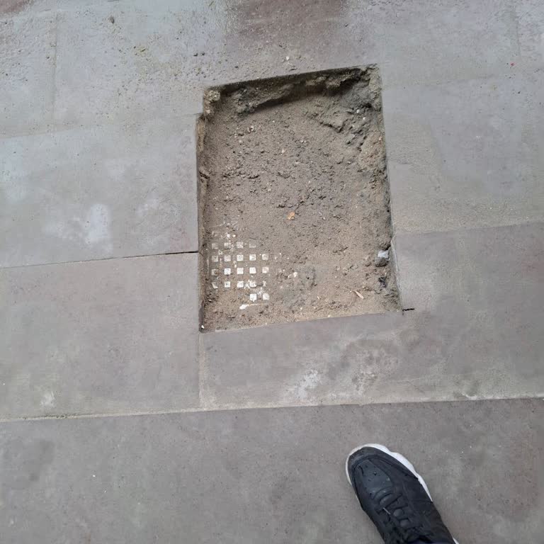 İGDAŞ Açık Doğalgaz Çukuru Tehlikesi: Yaşlı Kadın Düşerek Yaralandı