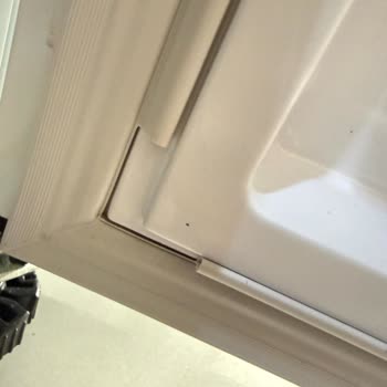 Samsung Bulaşık Makinesi Yıkama Sorunu Ve Buzdolabındaki Koku Ve Delik Şikayetleri