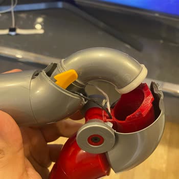 Dyson V12 Slim Adaptör Parçasının Kırılması Tasarım Hatası Olarak Garanti Dışında Bırakıldı