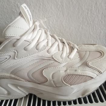 Leke Tutmayan Skechers Ayakkabıda Temizlik Sorunu