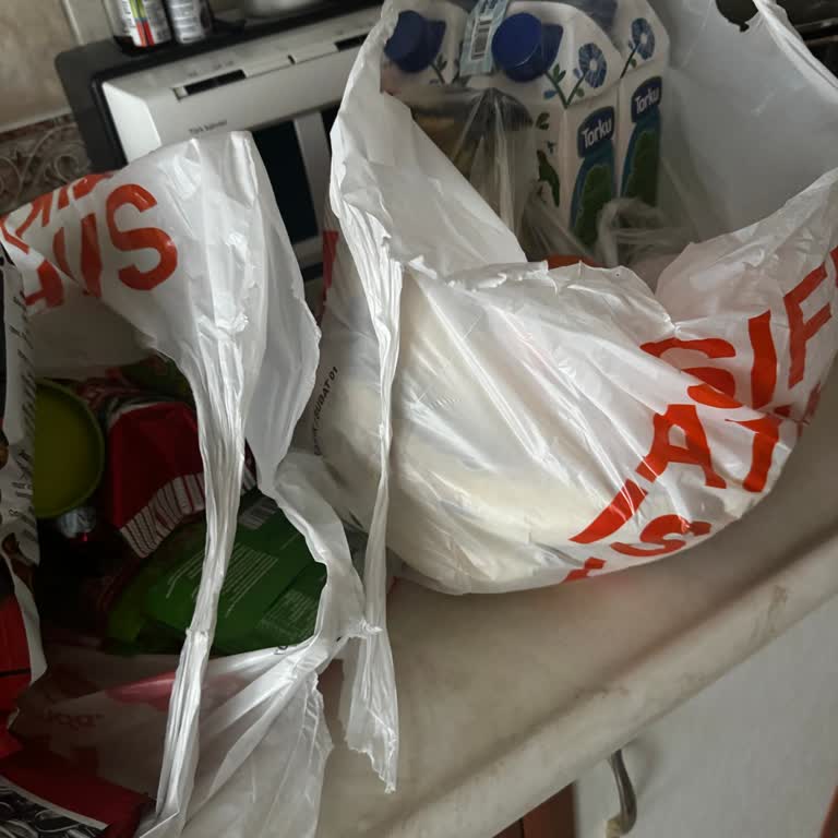 Poşet Ücreti Alınıyor, Az Poşet Gönderiliyor