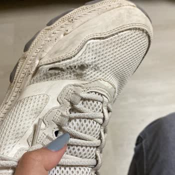 Kısa Sürede Yırtılan Skechers Ayakkabım İçin Ücretsiz Değişim Talebi