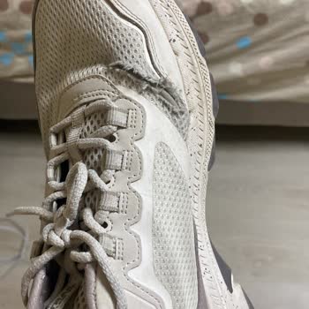 Kısa Sürede Yırtılan Skechers Ayakkabım İçin Ücretsiz Değişim Talebi