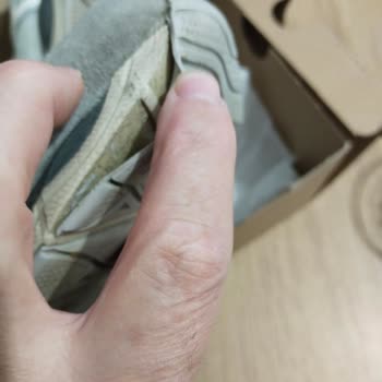 SuperStep Mağazasında Asics Ayakkabının Yapışmayan Parçası Nedeniyle İade Talebi