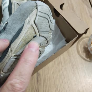 SuperStep Mağazasında Asics Ayakkabının Yapışmayan Parçası Nedeniyle İade Talebi