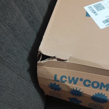 Açık Ve Bantı Olmayan Kargo Paketi Tekrarlandı, Müşteri Temsilcisinin Saygısız Tutumu