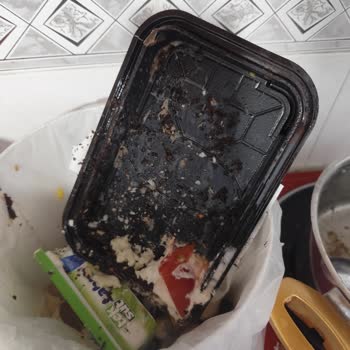 Baklavadaki Taş: Sağlık Riski Ve Ücret İadesi Talebi