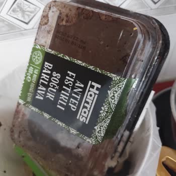 Baklavadaki Taş: Sağlık Riski Ve Ücret İadesi Talebi