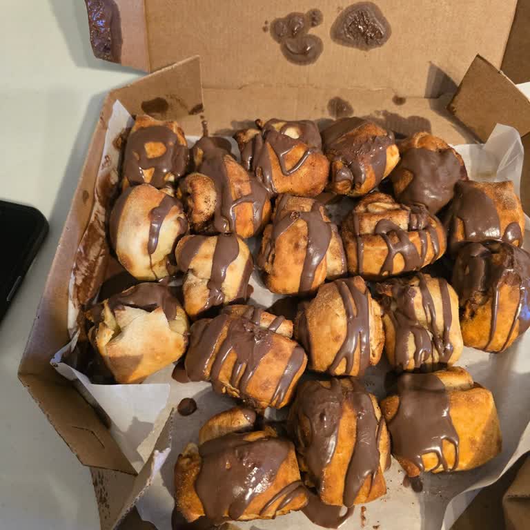Domino's Tatlı Paketi Kalitesiz, Çikolatalar Kartona Emiliyor