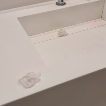 Gebze Center’da Yemek Katı Erkek Lavabolarının Hijyen Sorunu