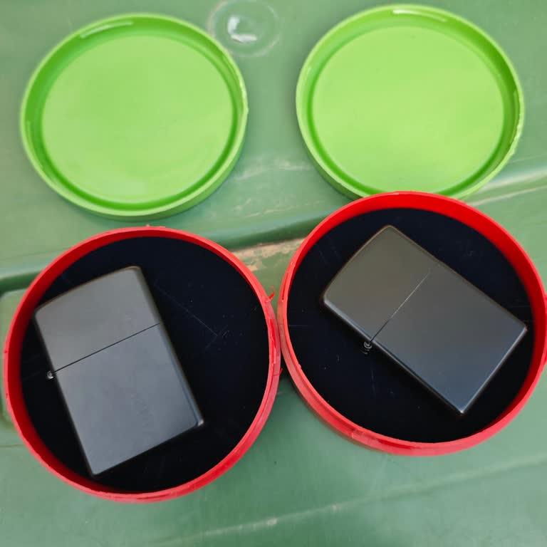 İçerik Ve Kutular Açıkça Yanıltıcı, Işıklı Zippo Çakmak Gelmedi