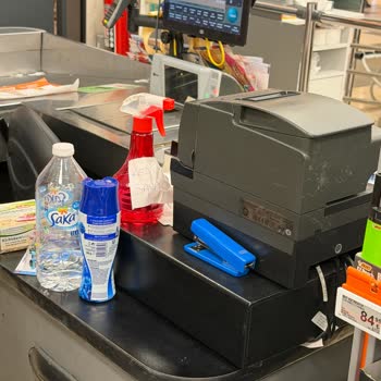 Migros Mağazasında Hayvanları Hedef Alan ‘Kedi Savar’ Su Sıkma Aleti