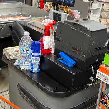 Migros Mağazasında Hayvanları Hedef Alan ‘Kedi Savar’ Su Sıkma Aleti